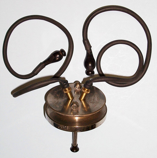 Allo stesso tempo, al momento, il più popolare tra gli operatori sanitari è la versione combinata (due in uno) dello stetoscopio e del fonendoscopio - il stethophonendoscope